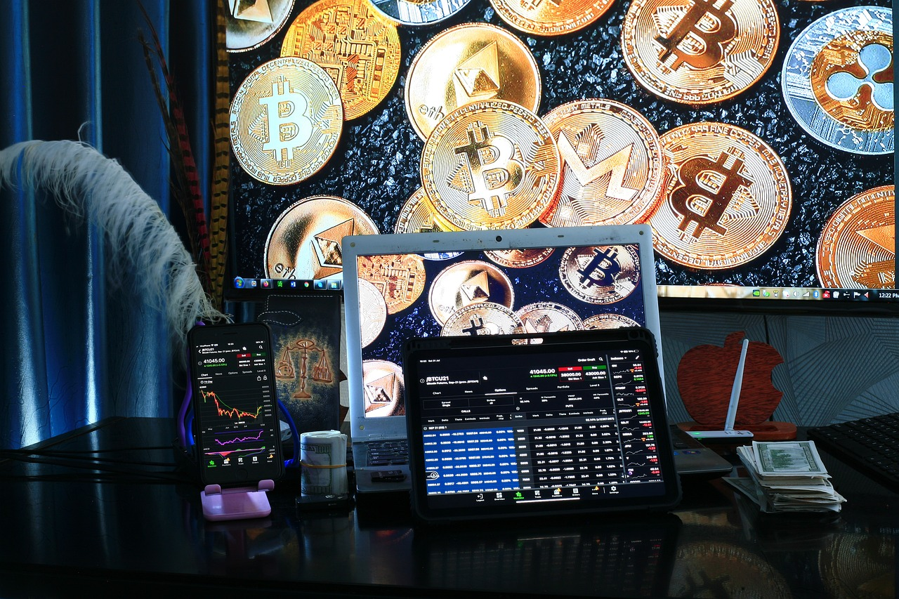  Multiple screens showing cryptocurrency trading charts and various cryptocurrencies.