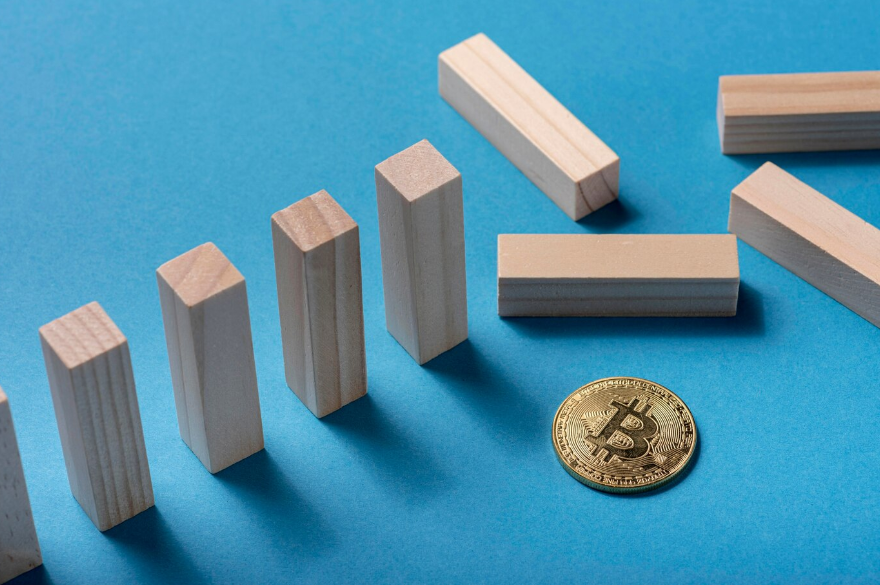 domino pieces with Bitcoin