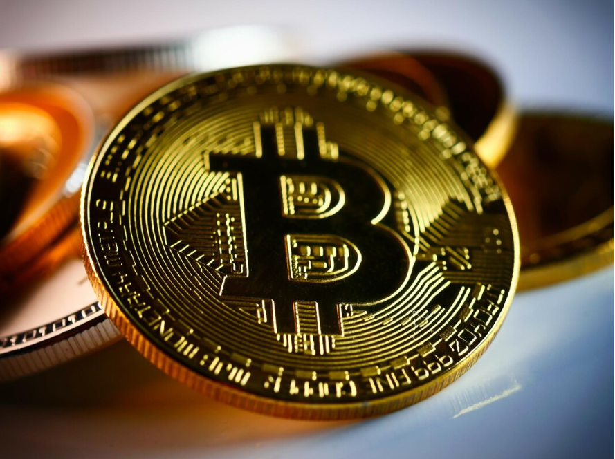 a golden Bitcoin