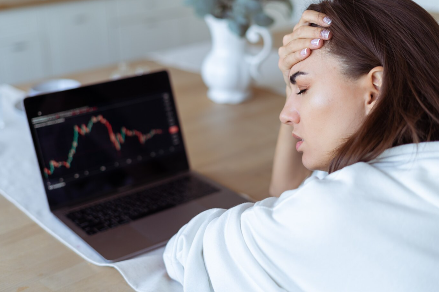 a disappointed woman in front of a laptop