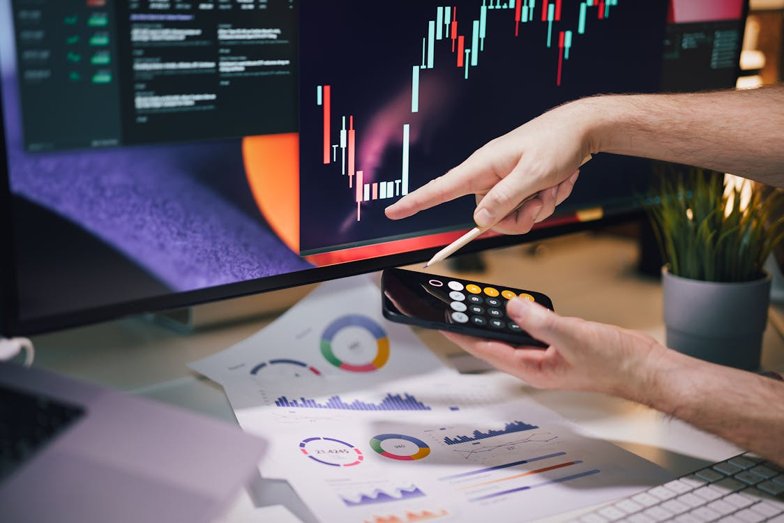 kenson Investments | Yield Strategy Education: Exploring Digital Asset Income in a Rising Rate Environment falls and rises on the stock exchange hand pointing at the chart 4.1-mini