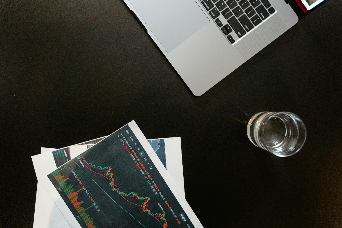 Laptop and documents representing the importance of regulatory clarity in the stablecoin ecosystem
