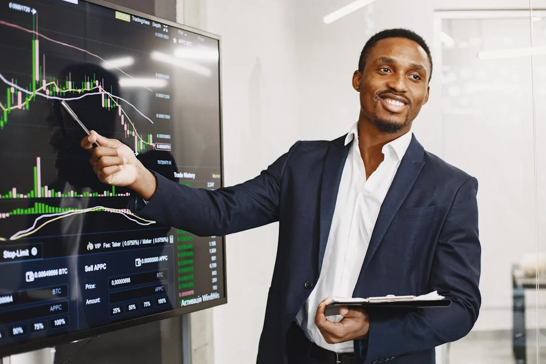 A consultant presenting growth in the digital asset industry.