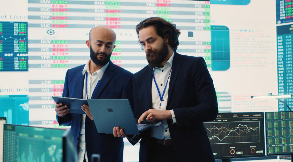 kenson Investments | How Capital Is Managed When Markets Never Close Investors analyzing digital asset data for capital risk management in 24/7 markets