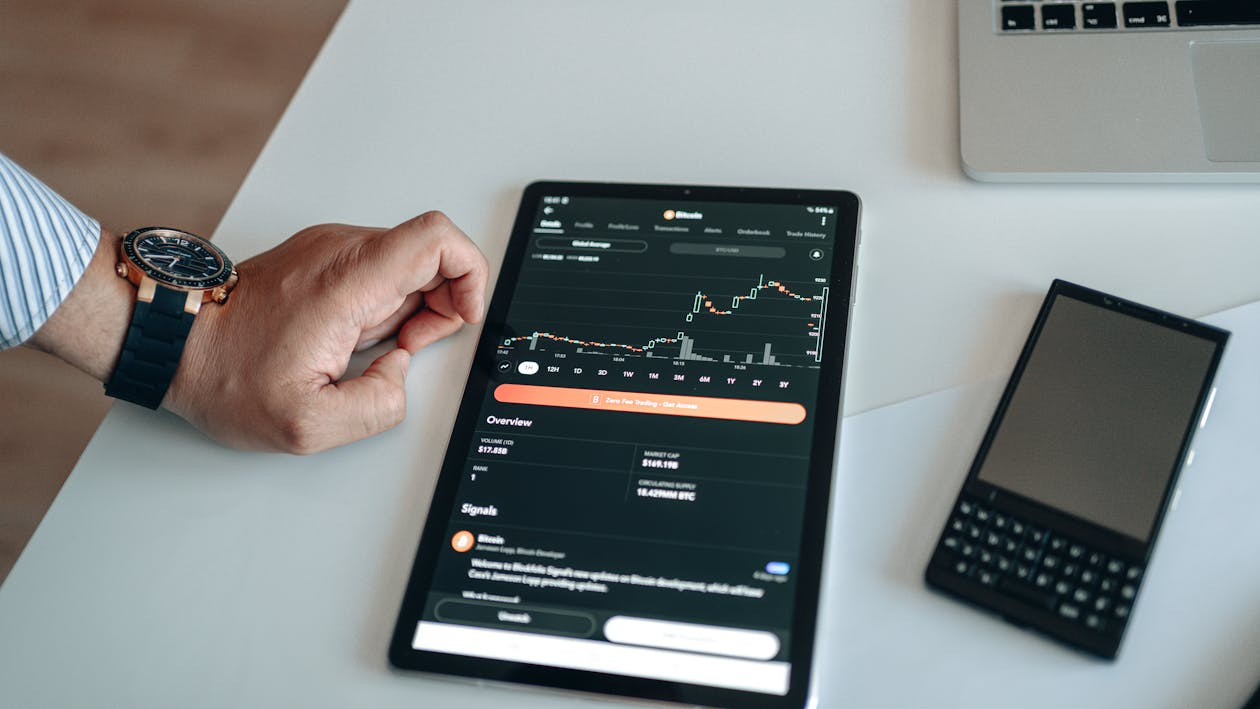 A tablet PC and a smartphone on a table.