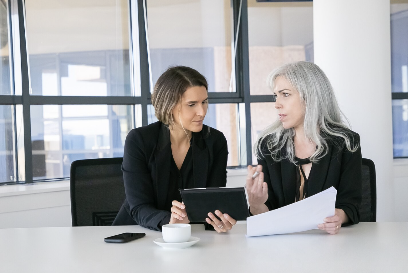 A digital asset consulting specialist speaking with an investor.