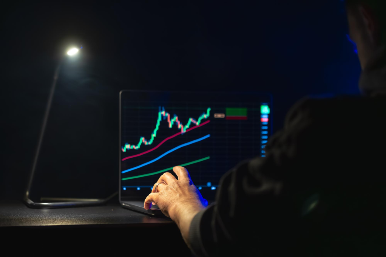 Institutional analysis of crypto market structure complexity model